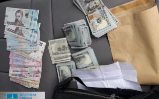 Заробляли на «переправі» через лінію зіткнення: трьом особам повідомлено про підозру