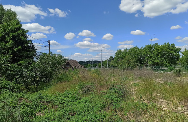 Содействовал незаконному отчуждению 30 соток земли в Киеве: будут судить землеустроителя