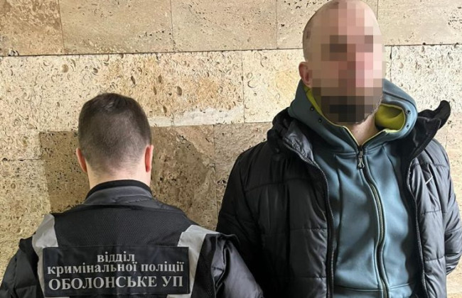 Намагався викрасти автомобіль таксі: у Києві затримали чоловіка