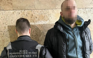 Намагався викрасти автомобіль таксі: у Києві затримали чоловіка