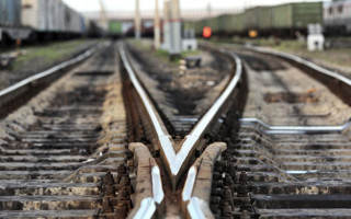 Син загинув під колесами поїзда: суд стягнув з Укрзалізниці 60 000 гривень на користь матері