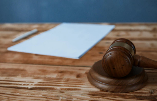 Может ли заниматься адвокатской деятельностью физическое лицо, зарегистрированное как ФЛП