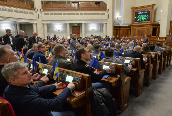 Рада позбавила мандатів Медведчука, Козака, Кузьміна та Деркача