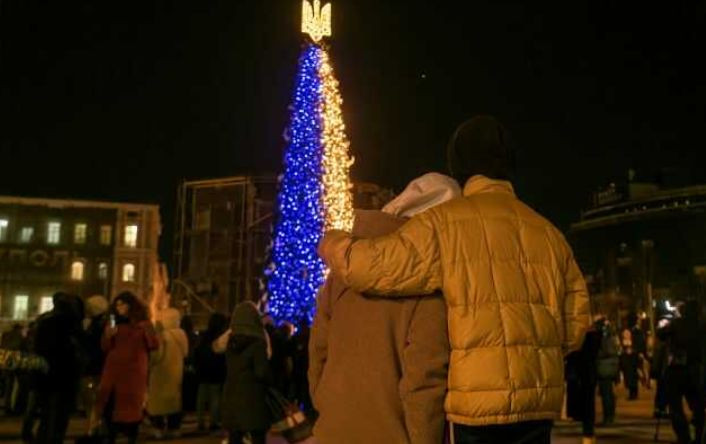 Стало известно, когда уберут елку несокрушимости с Софийской площади