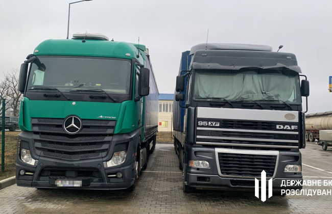 На Одеській митниці виявили російську та білоруську вантажівки з запчастинами до сільськогосподарської техніки