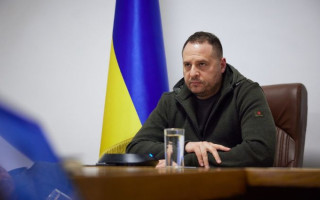 Єрмак заявив, що Україна вже почала отримувати важку техніку від партнерів