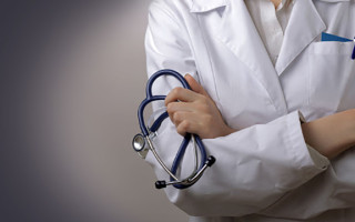 Минималка для врача и фармацевта должна составлять не менее 20 000 грн — решение Кабмина