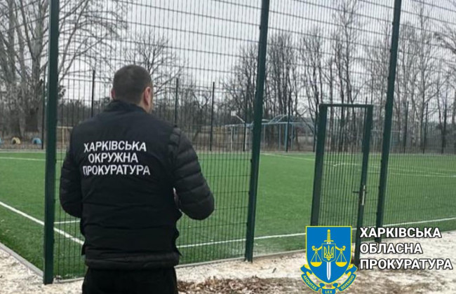 Предпринимателю, завладевшему средствами при ремонте спортплощадки школы, сообщили о подозрении