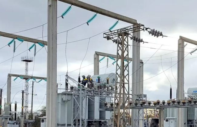 Як виглядає електропідстанція після ракетних обстрілів: відео