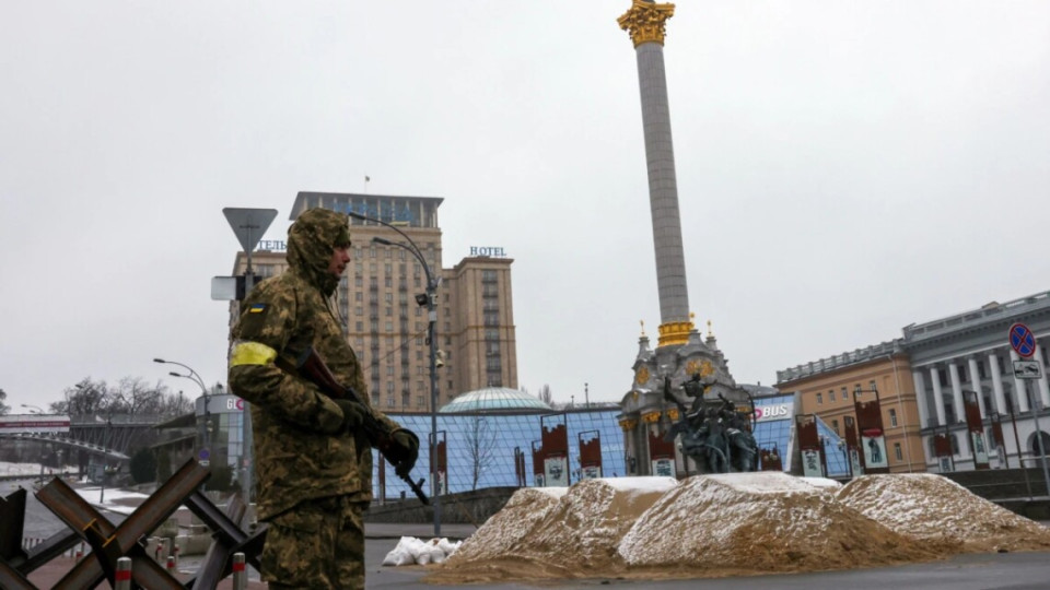 У Києві чутно вибухи: в ОП повідомляють про ракетну атаку