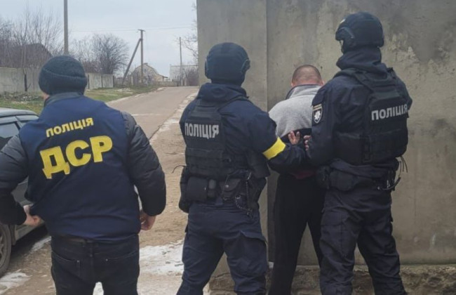 Требовали деньги: в Николаевской области задержали так называемого «смотрящего» и его сообщника