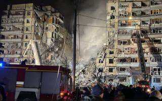 Зеленський відреагував на влучання російської ракети у будинок в Дніпрі