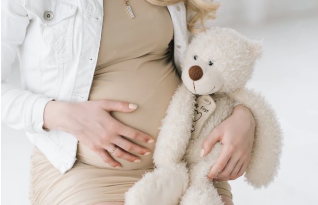 Який максимальний розмір виплат за лікарняними по вагітності та пологам для жінок, що працюють