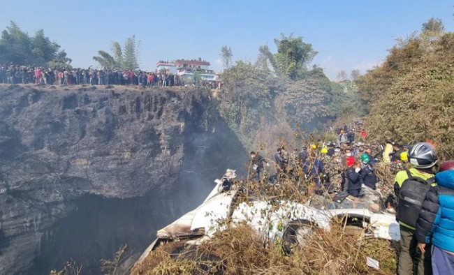 Авіакатастрофа в Непалі: пілот в останній момент повів літак від падіння на населений пункт, відео
