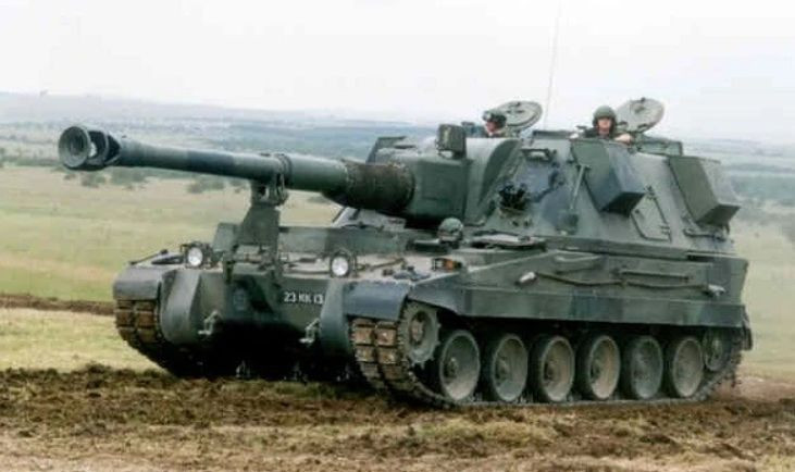 Британія передасть Україні танки Challenger 2 та САУ AS90: в уряді назвали кількість