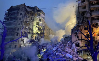 Ракетний удар по будинку в Дніпрі: кількість постраждалих знову зросла