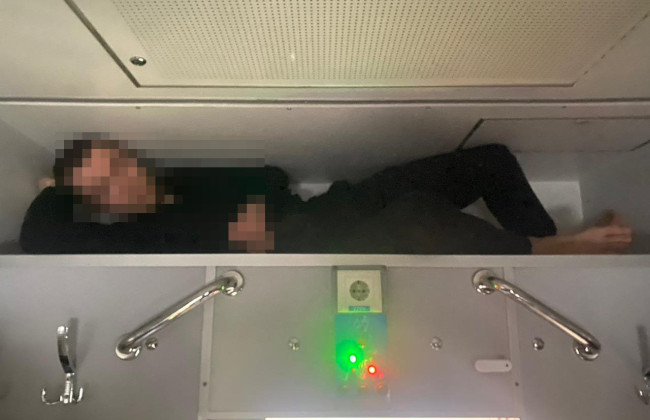 Ховалися під ковдрами: ДПСУ викрила порушників державного кордону