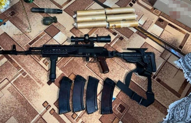 Гранатомети, тротил, снаряди: у Харкові викрили торговця зброєю, фото