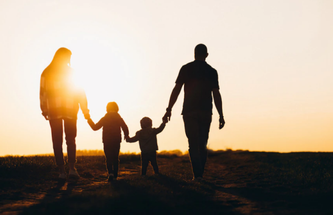 Рада обязала информировать Нацполицию и органы опеки о детях, которые остались одни из-за заключения под стражу родителей