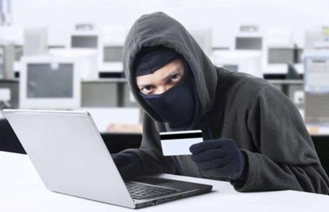 Українців попередили про шахраїв, які пропонують отримати неіснуючі види допомоги