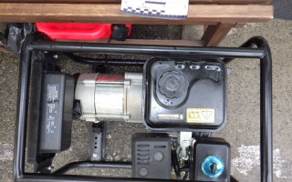 У Києві двоє чоловіків вкрали генератор біля перукарні, але далеко не втекли