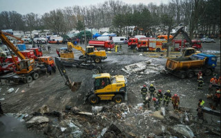 У Дніпрі завершили пошуково-рятувальні роботи на місці ракетного удару