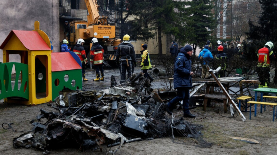 Опіки, струси і садна: стало відомо про стан постраждалих внаслідок падіння гвинтокрила у Броварах