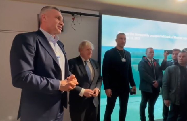 Кличко вручив Борису Джонсону нагороду — звання Почесного громадянина міста Києва, відео