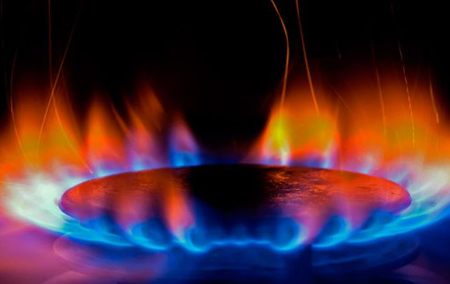 Полум’я на газовій плиті оранжевого кольору: киянам повідомили причину та як діяти