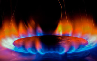 Полум’я на газовій плиті оранжевого кольору: киянам повідомили причину та як діяти