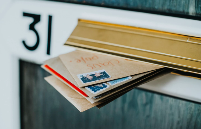 Уряд дозволив пересилати паспорти поштою