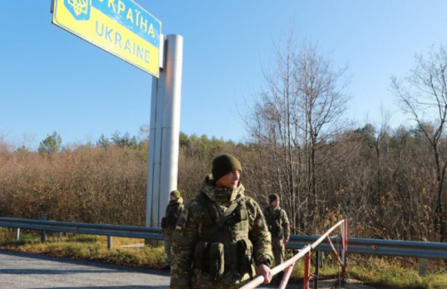 Жінка, яка переправляла військовозобов’язаних до Словаччини, постане перед судом