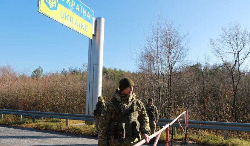 Жінка, яка переправляла військовозобов’язаних до Словаччини, постане перед судом