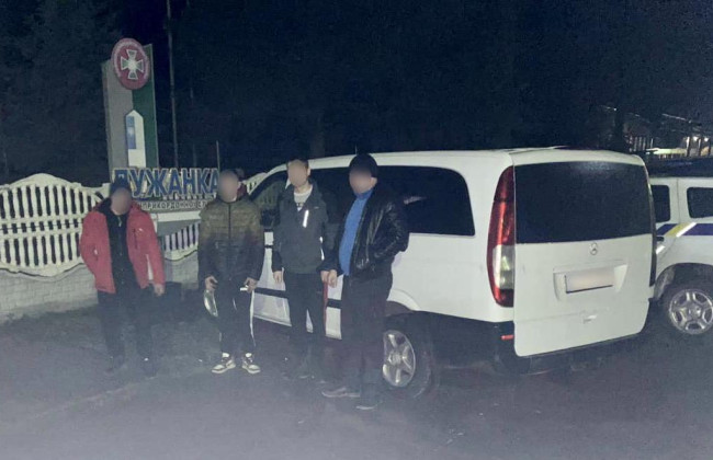 На Закарпатті затримали чоловіка, який намагався переправити до Угорщини трьох ухилянтів