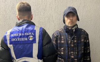 Знайшли в телефоні «відео для дорослих» за участі дітей: у Києві слідчі повідомили про підозру чоловіку