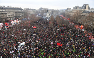 Францію охопили масові протести проти пенсійної реформи, фото