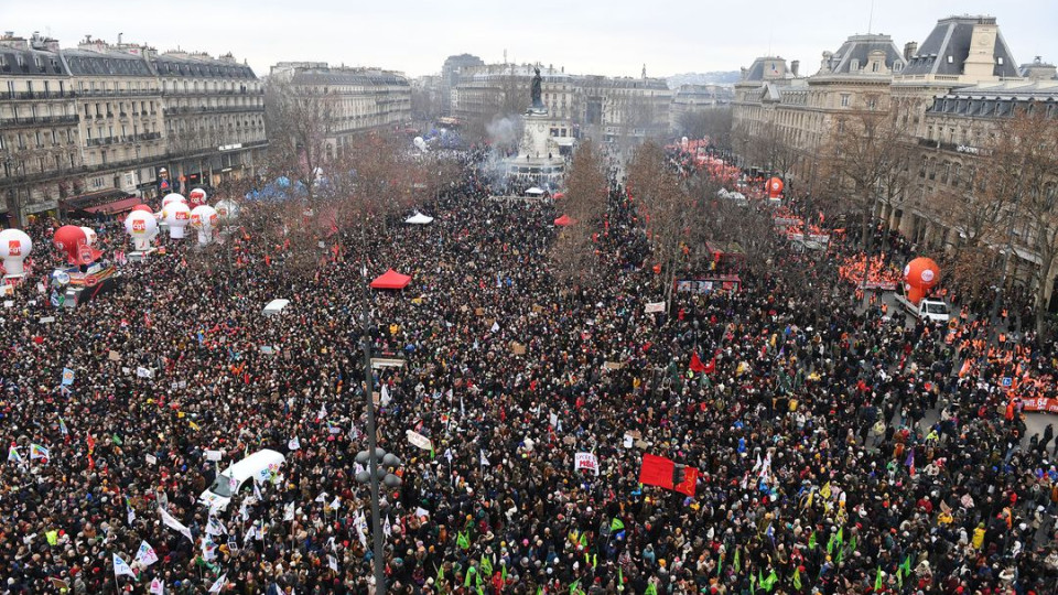 Францию ​​охватили массовые протесты против пенсионной реформы, фото