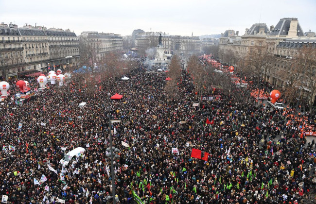 Францию ​​охватили массовые протесты против пенсионной реформы, фото