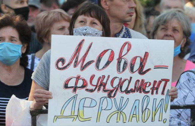 Попросила спілкуватися державною мовою: киянці відмовили у співбесіді