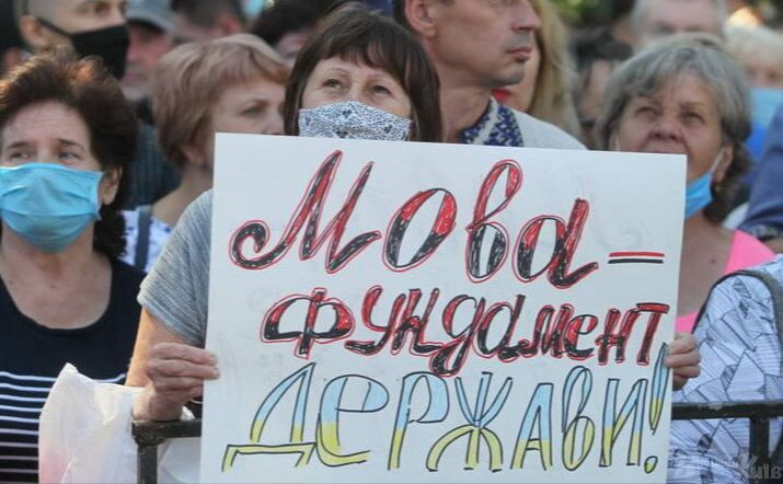 Попросила общаться на государственном языке: киевлянке отказали в собеседовании