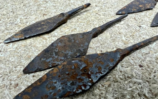 Київські митники виявили в поштовій бандеролі археологічні артефакти Русі IX-XIV століть