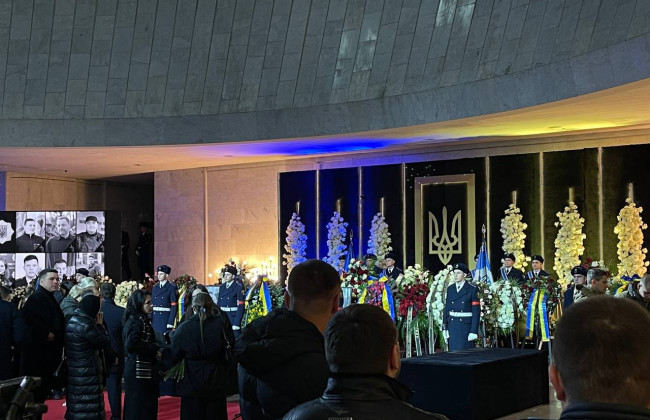 Авиакатастрофа в Броварах: в Киеве прощаются с руководством МВД, фото