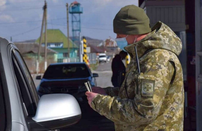 Как госслужащие могут выехать за границу во время войны: разъяснение ГПСУ