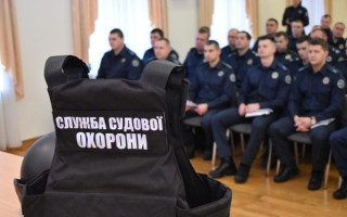 У військових прокурорів та співробітників Служби судової охорони забрали додаткову винагороду на період війни