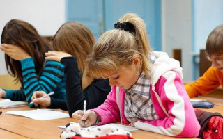 Раді рекомендують прийняти законопроєкт, який передбачає звільнення від підсумкових атестацій випускників 2022/2023 року
