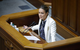 Зеленський може позбавити громадянства Наталію Королевську та інших депутатів ОПЗЖ, — ЗМІ