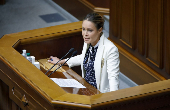 Зеленский может лишить гражданства Наталью Королевскую и других депутатов ОПЗЖ, - СМИ
