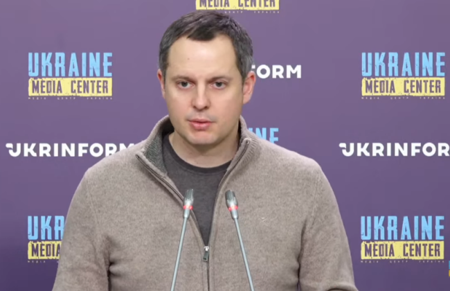 Заступник керівника ОП Шурма пропонує варіант оплати за алкоголь та сигарети лише картою