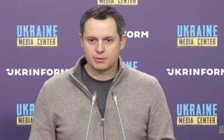 Заступник керівника ОП Шурма пропонує варіант оплати за алкоголь та сигарети лише картою