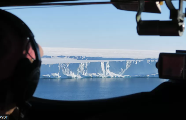 Льдина размером с Лондон: в Антарктике откололся гигантский айсберг, фото
